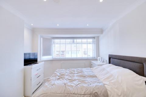 10 Alfred Road, Aveley, South Ockendon, RM15 4SU