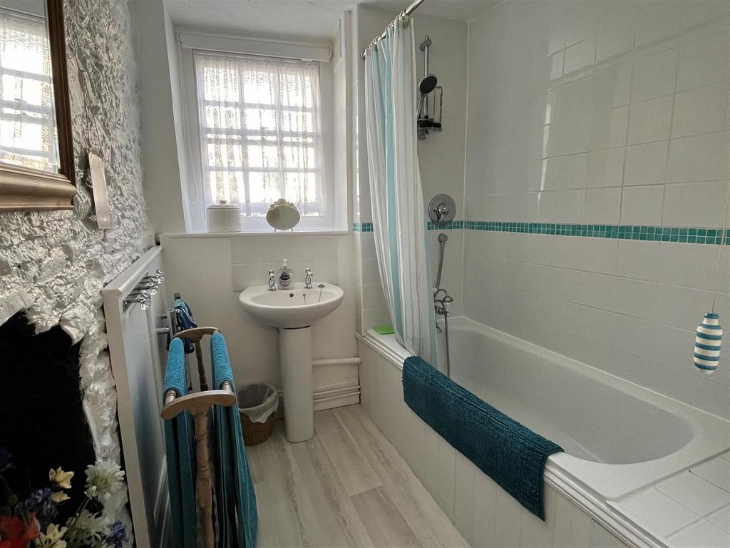 Bathroom.jpg