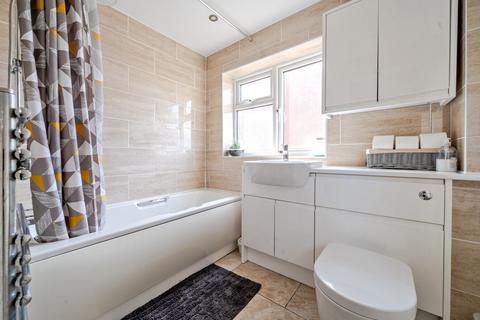 16 Bracknell Close, Luton, LU4 0TL