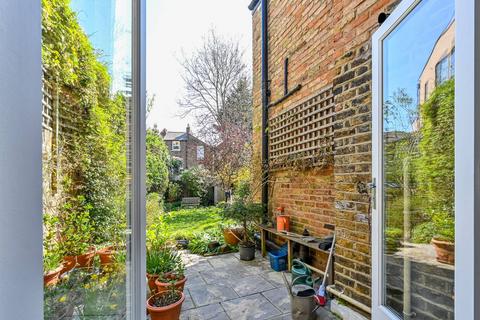 26 Geldeston Road, London, E5 8RQ