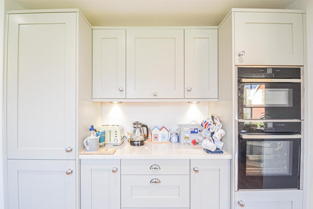 Kitchen Unit Run