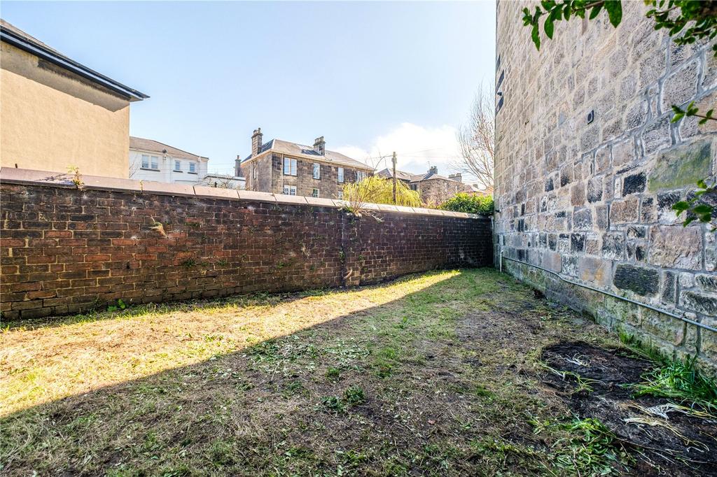 Private Side Garden