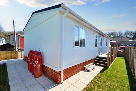 2 bedroom park home for sale, Littleton