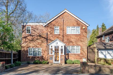 18 Laurel View, London, N12 7DT