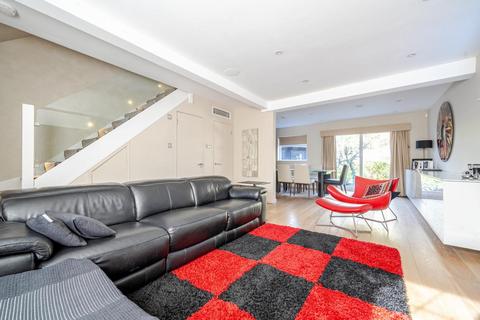 18 Laurel View, London, N12 7DT