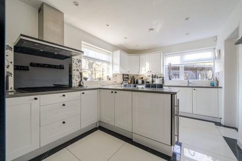 18 Laurel View, London, N12 7DT