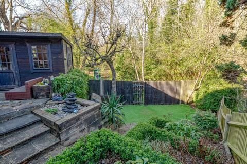 18 Laurel View, London, N12 7DT