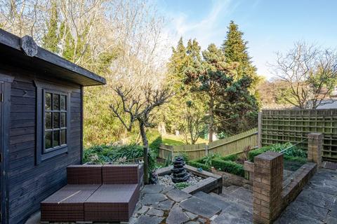 18 Laurel View, London, N12 7DT