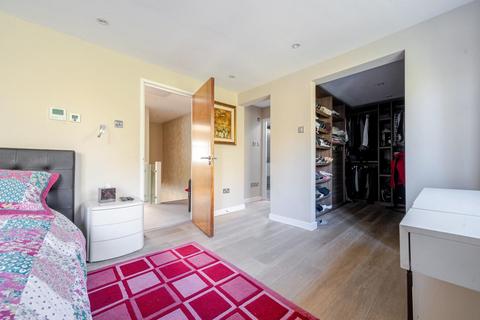 18 Laurel View, London, N12 7DT