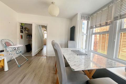 35 Central Road, Gloucester, GL1 5BU