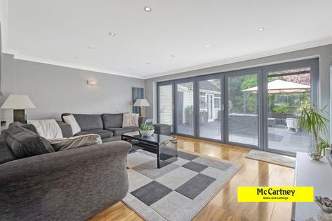 8 Crossways, Chelmsford, CM2 9EP