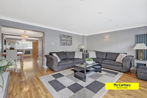 8 Crossways, Chelmsford, CM2 9EP