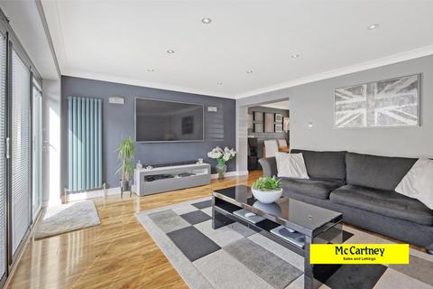 8 Crossways, Chelmsford, CM2 9EP