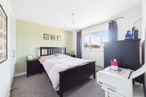 35 The Quantocks, Thatcham, RG19 3SF