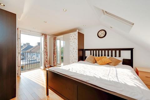 4 bedroom semi-detached house for sale, Carlisle Avenue, London W3
