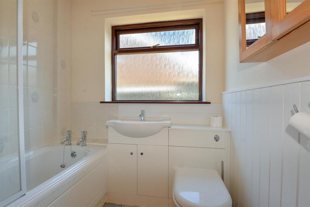 Bathroom 1.jpg