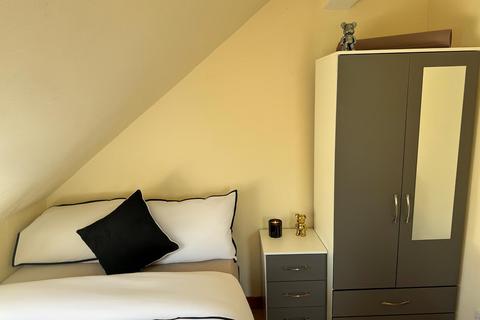 6 bedroom semi-detached house to rent, Harcourt Terrace, Headington OX3