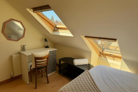 6 bedroom semi-detached house to rent, Harcourt Terrace, Headington OX3