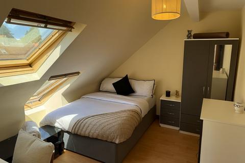 6 bedroom semi-detached house to rent, Harcourt Terrace, Headington OX3