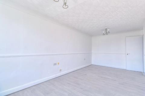2 bedroom apartment to rent, King Street, Plaistow