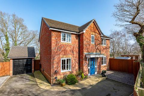 8 Oaklands, Wombourne, Wolverhampton, WV5 0AJ