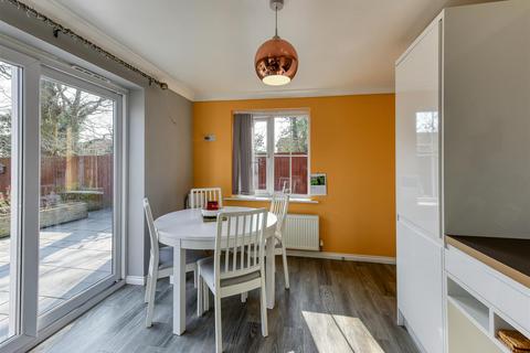 8 Oaklands, Wombourne, Wolverhampton, WV5 0AJ