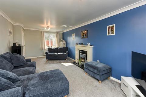 8 Oaklands, Wombourne, Wolverhampton, WV5 0AJ