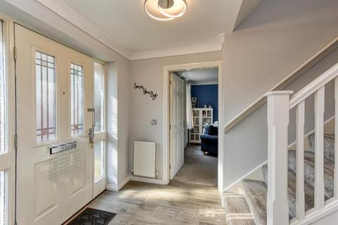 8 Oaklands, Wombourne, Wolverhampton, WV5 0AJ