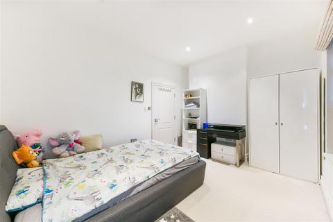 3 bedroom apartment to rent, Wimbledon Park Side, Wimbledon, SW19
