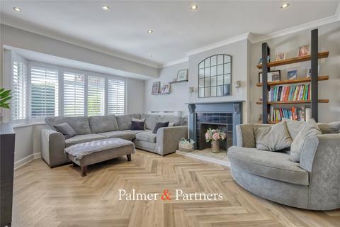 81 Hillside Road, Billericay, CM11 2BX