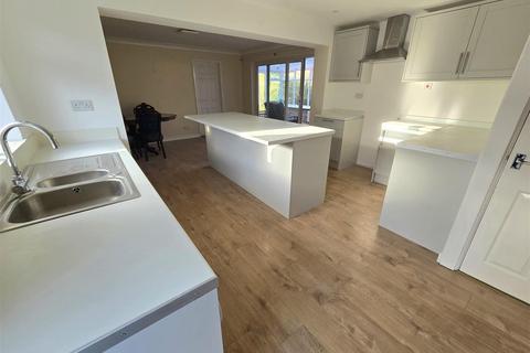 4 bedroom detached bungalow to rent, Mount Leven Road, Yarm