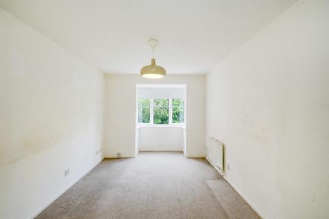50 Thurlow Close, London, E4 9XE