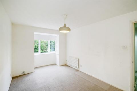 50 Thurlow Close, London, E4 9XE