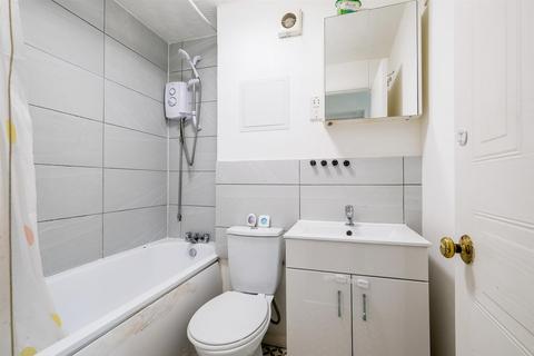 50 Thurlow Close, London, E4 9XE