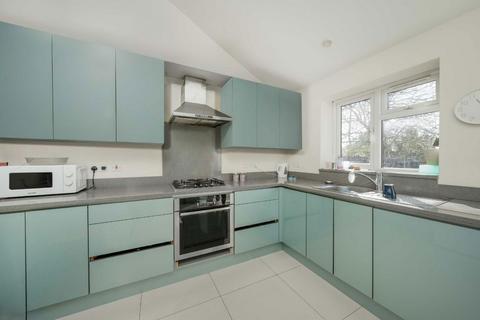 3 bedroom flat for sale, Park Road, London NW4