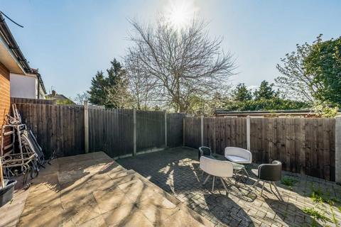 3 bedroom flat for sale, Park Road, London NW4