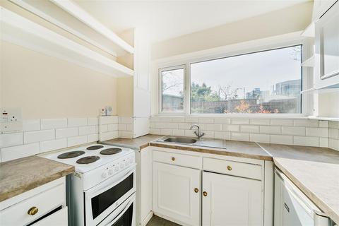 15 Park Gate, London, N2 8DJ