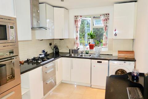 2 bedroom flat to rent, HAMILTON ROAD, LONDON, NW11