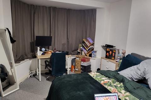 6 bedroom house share to rent, Booth Road, London, NW9