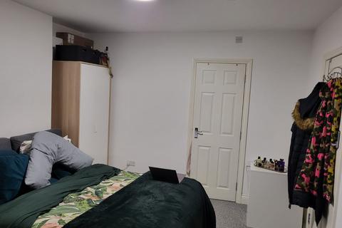 6 bedroom house share to rent, Booth Road, London, NW9