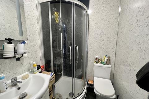 6 bedroom house share to rent, Booth Road, London, NW9