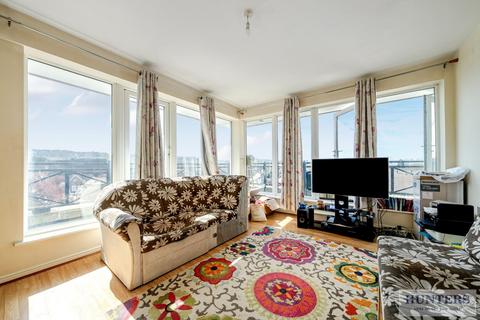 2 bedroom flat for sale, Hermitage Close, London