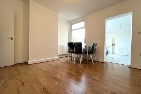 4 bedroom end of terrace house to rent, Movers Lane, Barking IG11