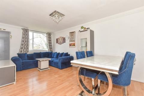 2 bedroom duplex for sale, Copford Close, Woodford Green IG8