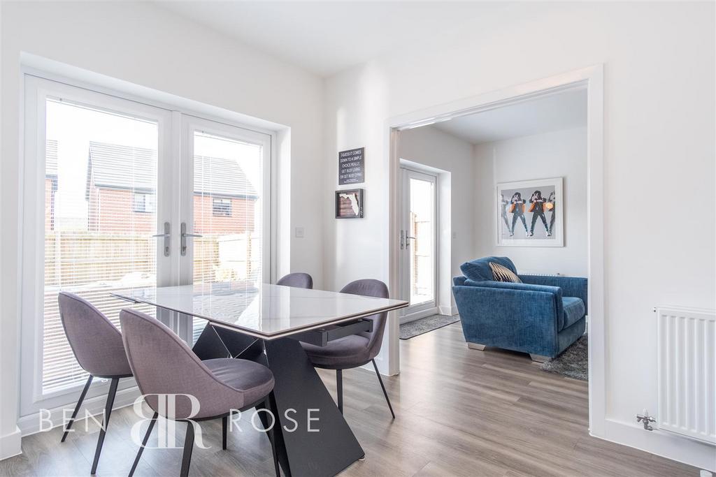 Diner/Family Room