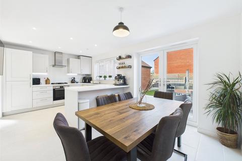 3 bedroom detached house for sale, Comfrey Gardens, Twigworth, Gloucester, Gloucestershire, GL2