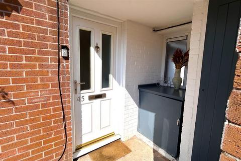 45 Red Hill Grove, Birmingham, B38 9RZ