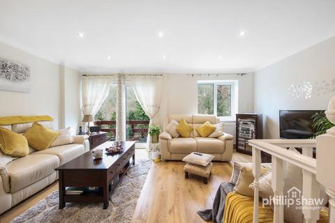 72 Margeholes, Watford, WD19 5AR