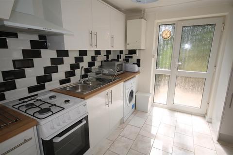 4 bedroom terraced house to rent, Tenterden Drive, Canterbury