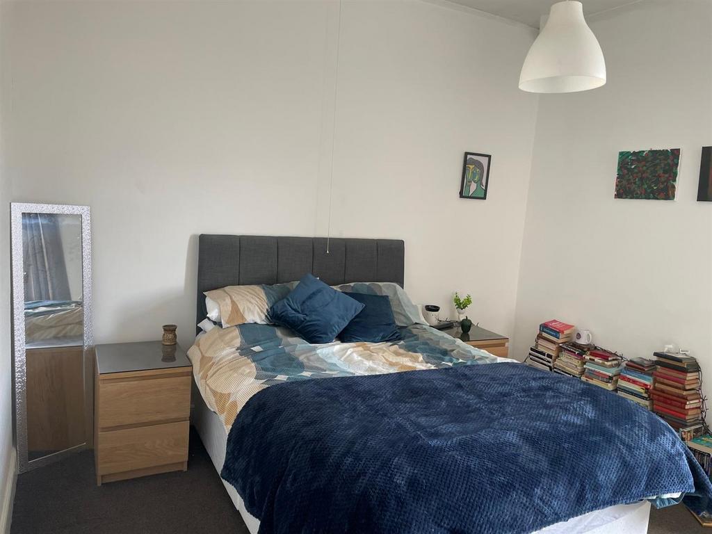 Bedroom 1.jpg